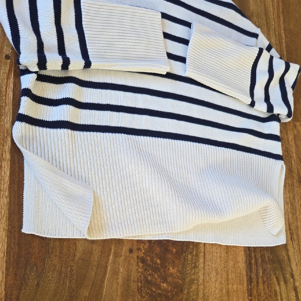 {Gap} 24-7 Split Hem Turtleneck Sweater in Off White & Navy (Small) - Picture 11 of 16